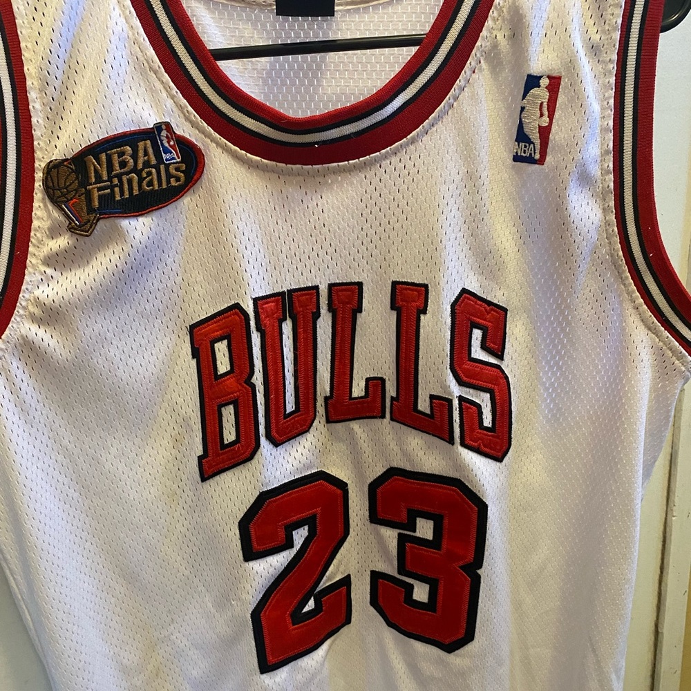 NBA finals jersey- Michael Jordan Chicago Bulls. Size L/50 Mens